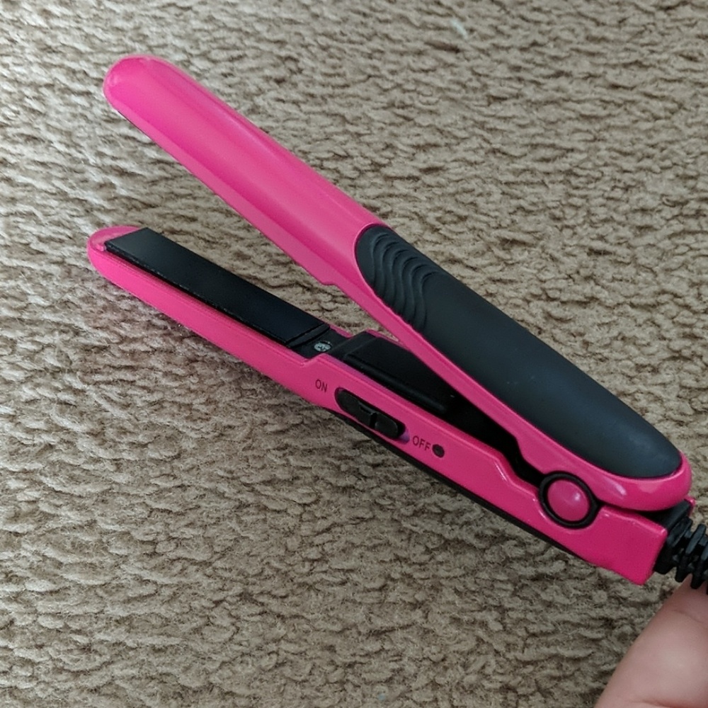 Hot pink mini straightner
